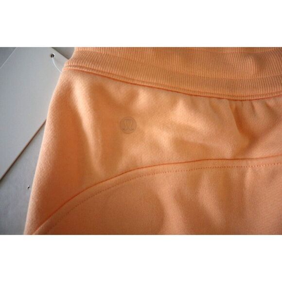 Lululemon Women's Sz 8 Peach Bellini Scuba High-Rise 5" Shorts - Picture 5 of 9